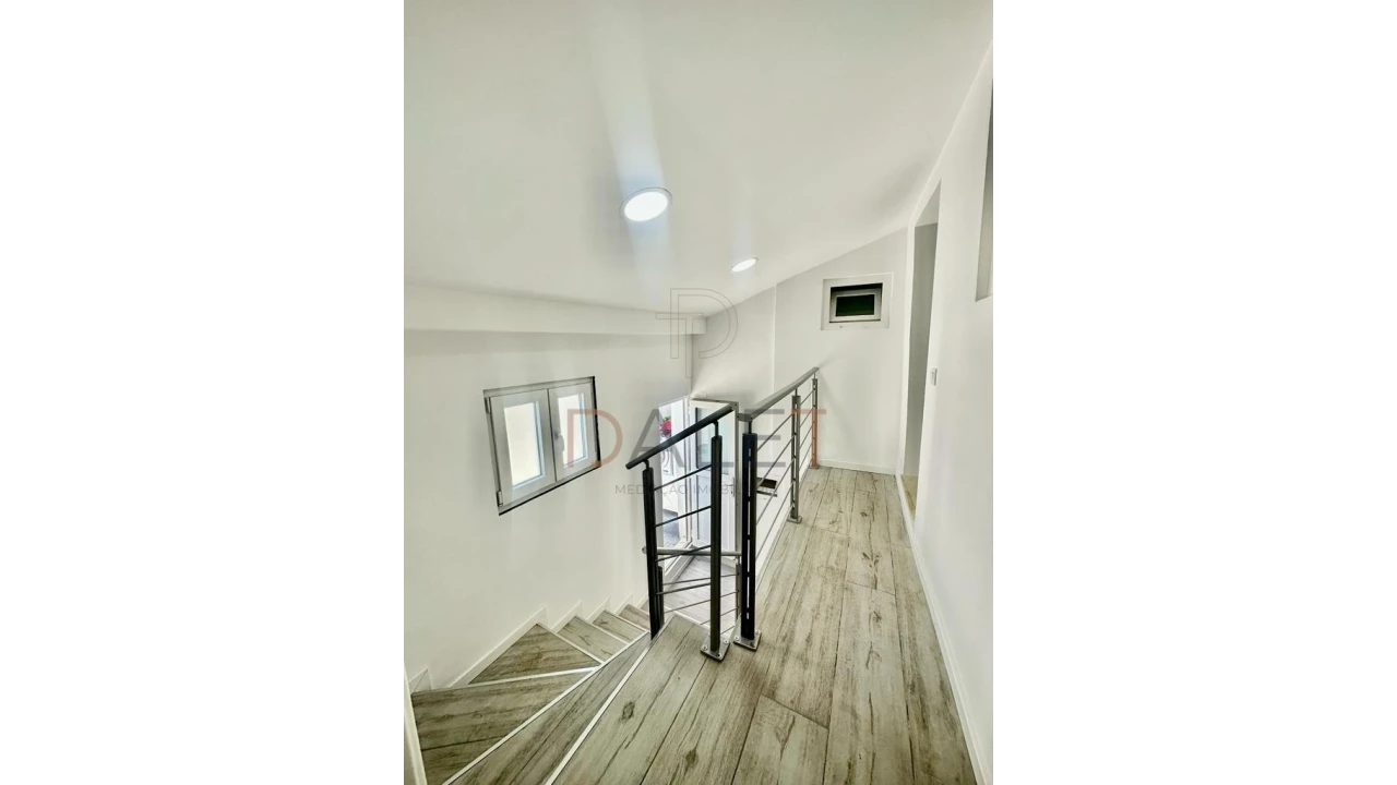 Moradia T9 para Venda em Ajuda Foto 32