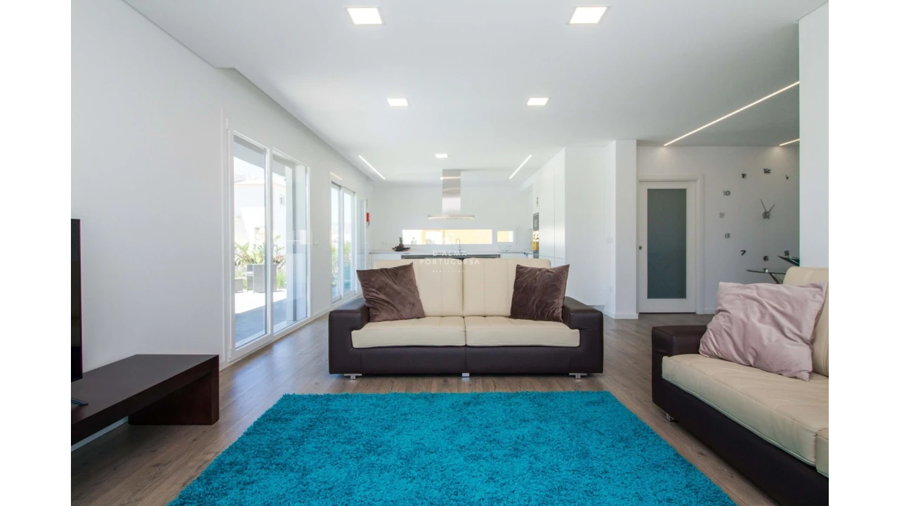 Moradia T5 para Venda em Albufeira e Olhos de Água Foto 10