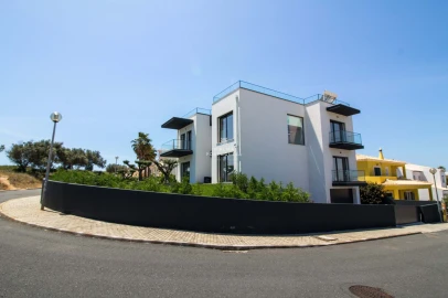 Moradia T5 para Venda em Albufeira e Olhos de Água