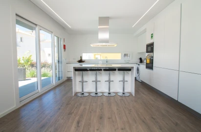 Moradia T5 para Venda em Albufeira e Olhos de Água
