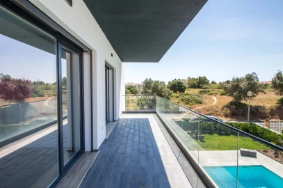 Moradia T5 para Venda em Albufeira e Olhos de Água