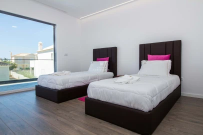 Moradia T5 para Venda em Albufeira e Olhos de Água
