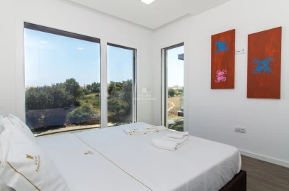 Moradia T5 para Venda em Albufeira e Olhos de Água