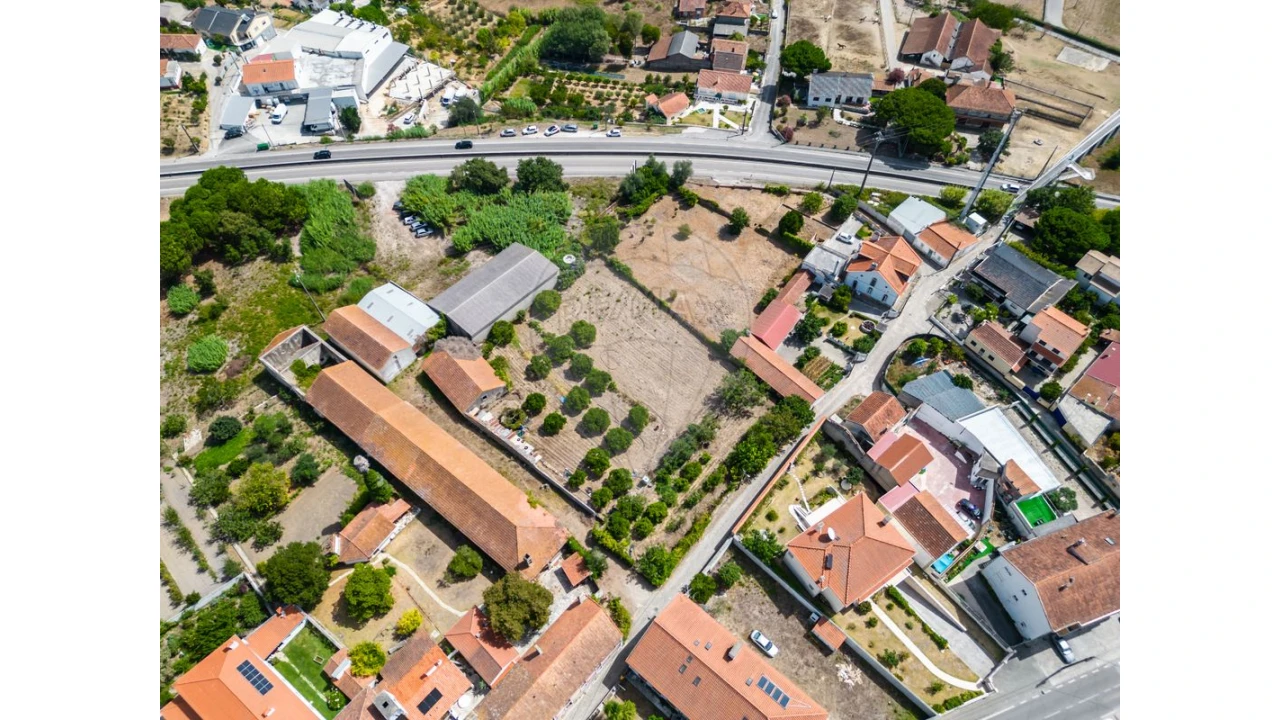 Terreno para Venda em Parceiros e Azoia Foto 4