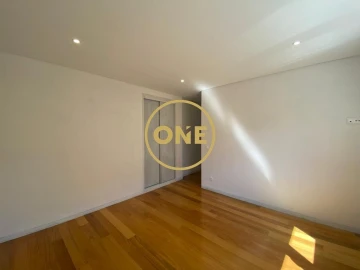 Moradia T4 para Venda em Mafamude e Vilar do Paraíso