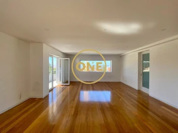 Moradia T4 para Venda em Mafamude e Vilar do Paraíso