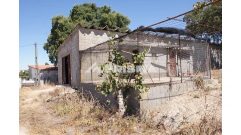 Quinta T6 para Venda em Escalos de Baixo e Mata