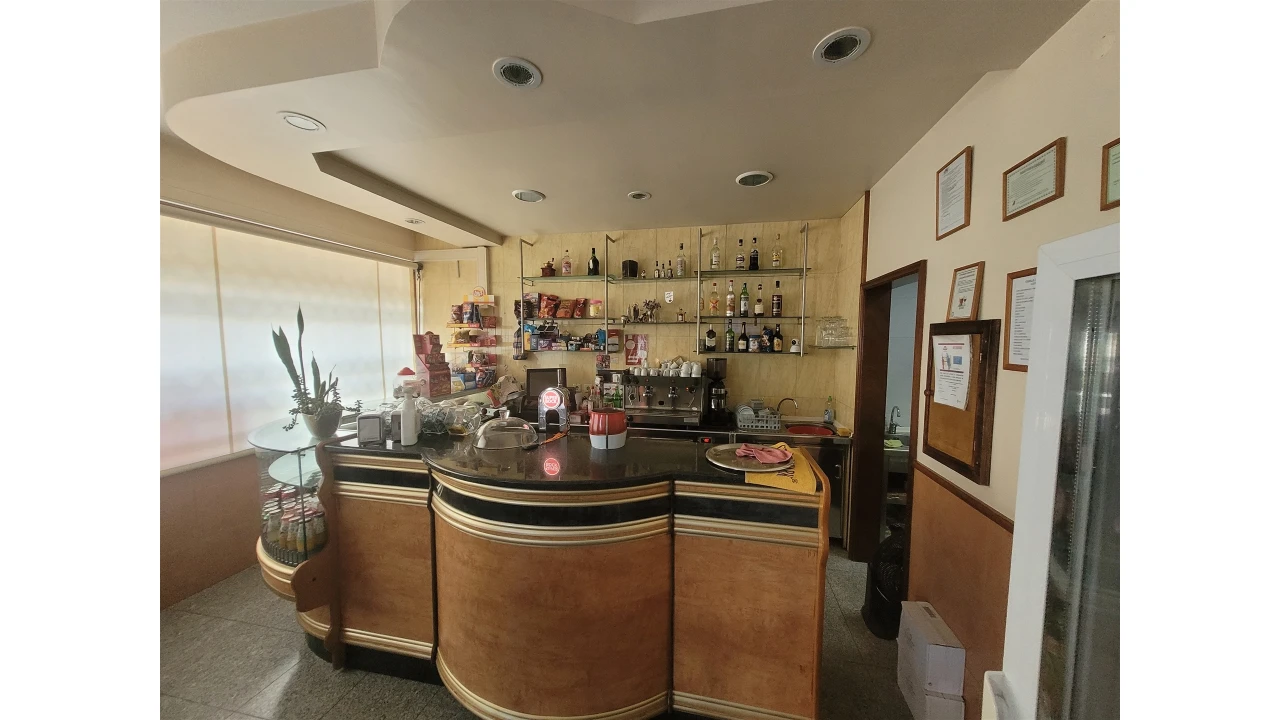 Negócio para Venda em Serzedo e Perosinho Foto 1