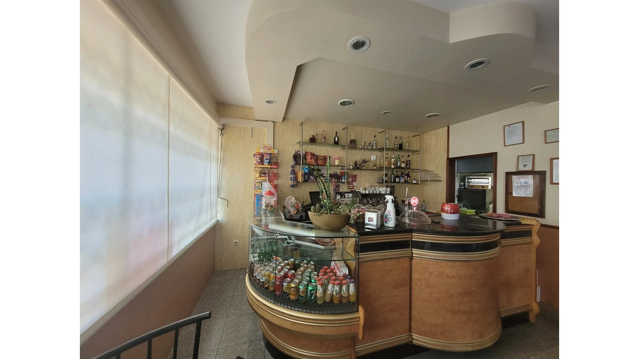 Negócio para Venda em Serzedo e Perosinho Foto 3