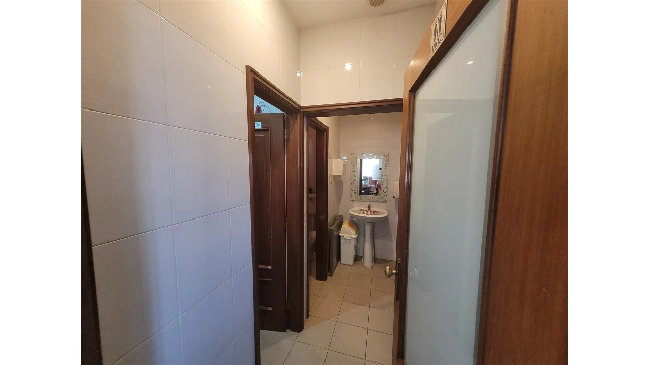 Negócio para Venda em Serzedo e Perosinho Foto 8