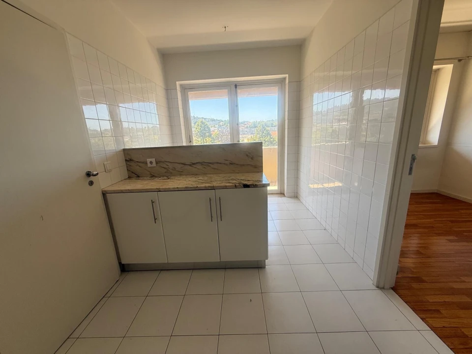 Apartamento T3 para Arrendamento em Creixomil Foto 2