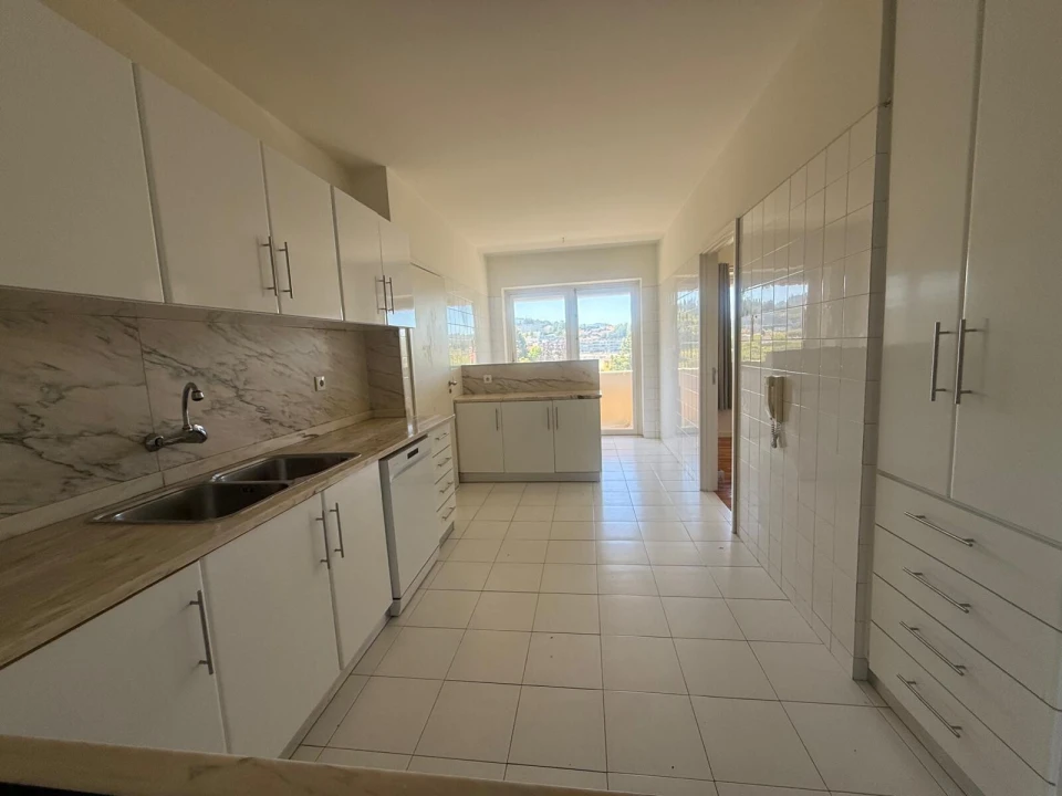 Apartamento T3 para Arrendamento em Creixomil Foto 5