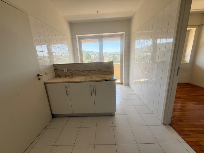 Apartamento T3 para Arrendamento em Creixomil Foto 2