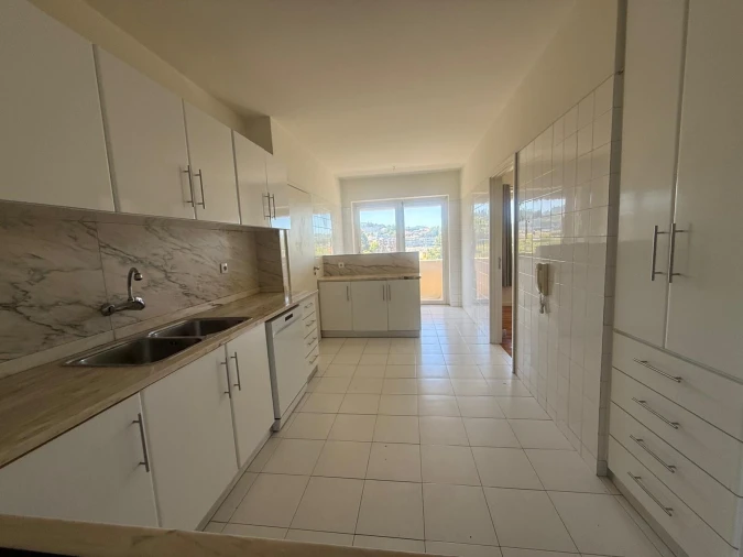Apartamento T3 para Arrendamento em Creixomil Foto 5