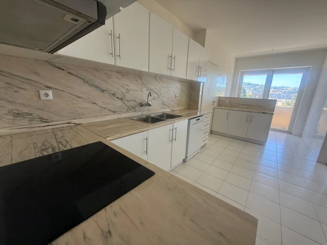 Apartamento T3 para Arrendamento em Creixomil Foto 4