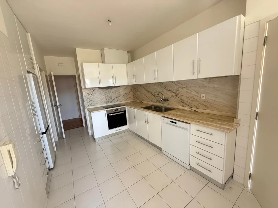 Apartamento T3 para Arrendamento em Creixomil Foto 3