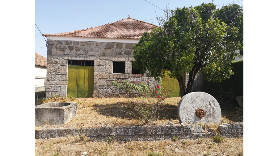 Armazém para Arrendamento em Tourais e Lajes