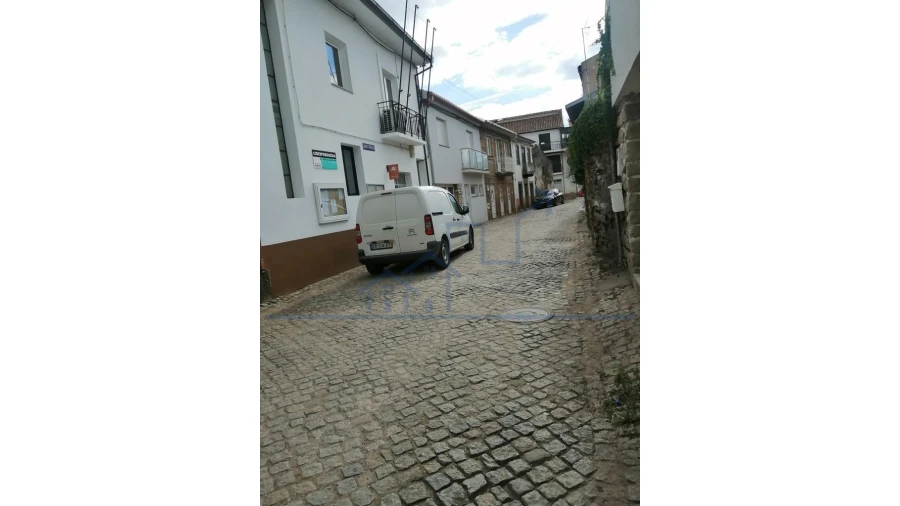 Moradia T3 para Venda em Carviçais Foto 2
