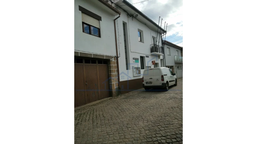 Moradia T3 para Venda em Carviçais Foto 4