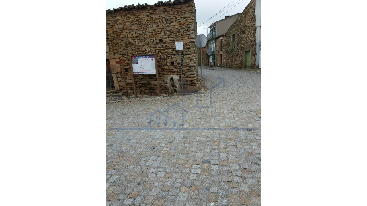 Moradia T0 para Venda em Carviçais Foto 3