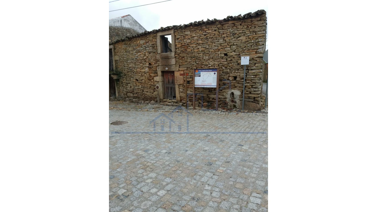 Moradia T0 para Venda em Carviçais Foto 2