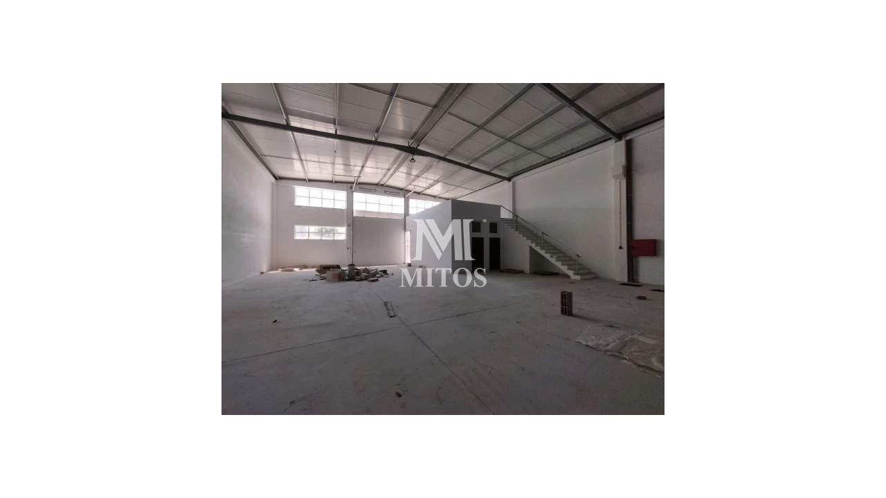 Armazém para Arrendamento em Alvarães Foto 2