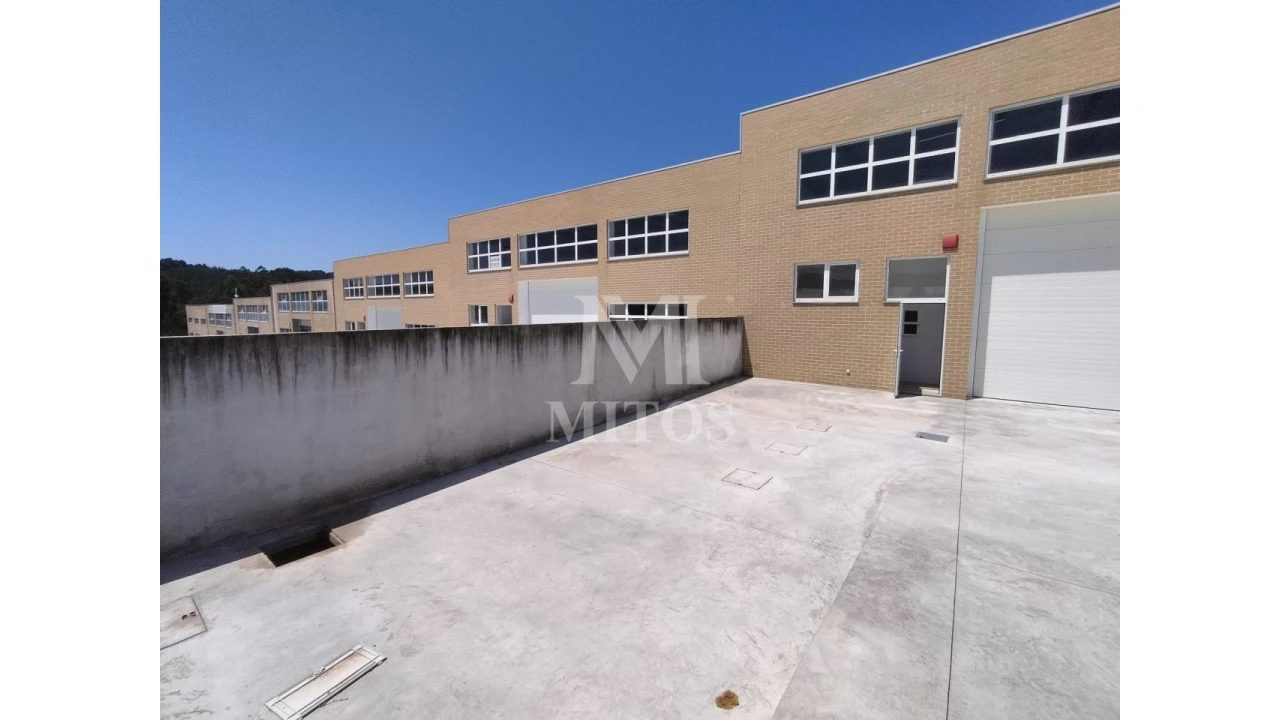 Armazém para Venda em Fragoso Foto 1