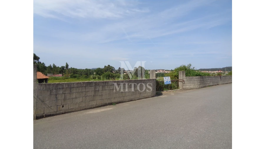 Terreno para Venda em Mujães Foto 1