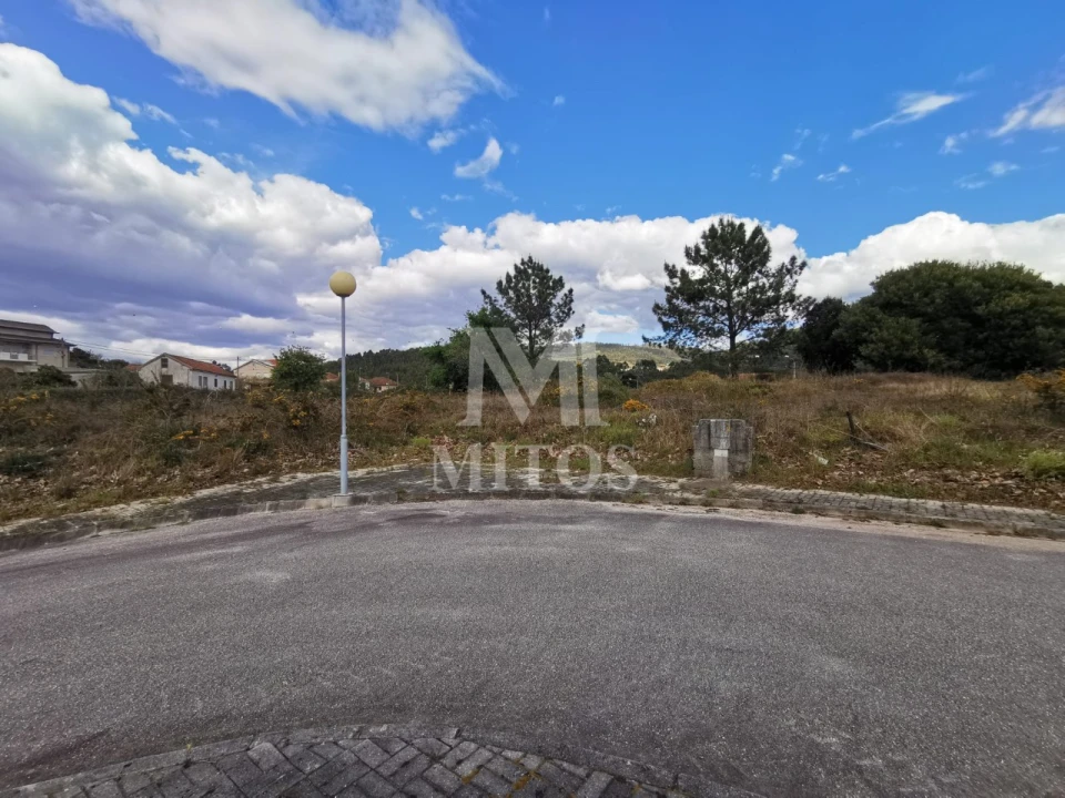 Terreno para Venda em Mujães Foto 4