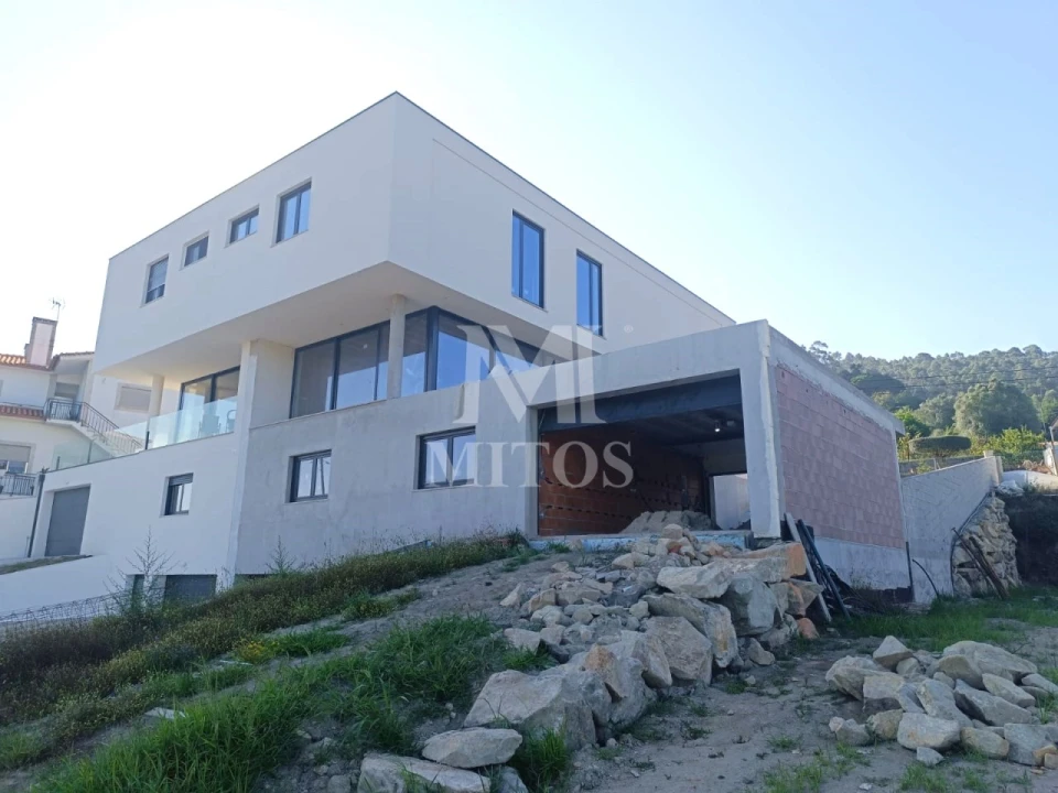 Moradia T3 para Venda em Cossourado Foto 9