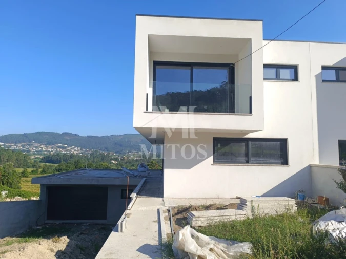 Moradia T3 para Venda em Cossourado Foto 3