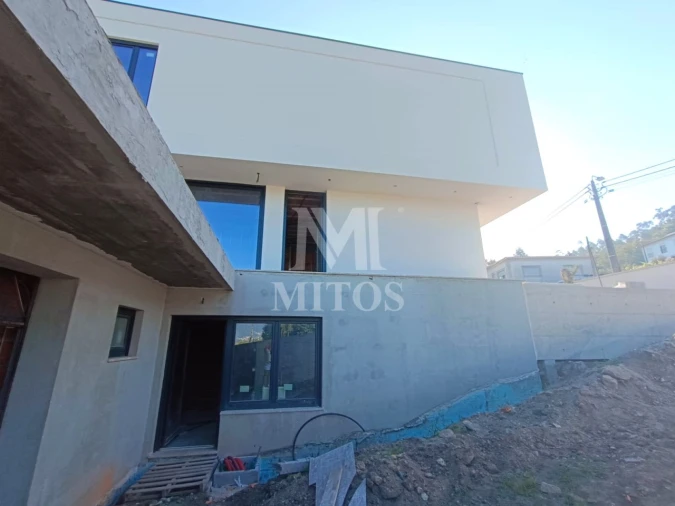 Moradia T3 para Venda em Cossourado Foto 5