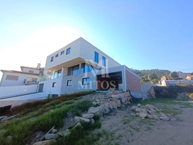 Moradia T3 para Venda em Cossourado Foto 8