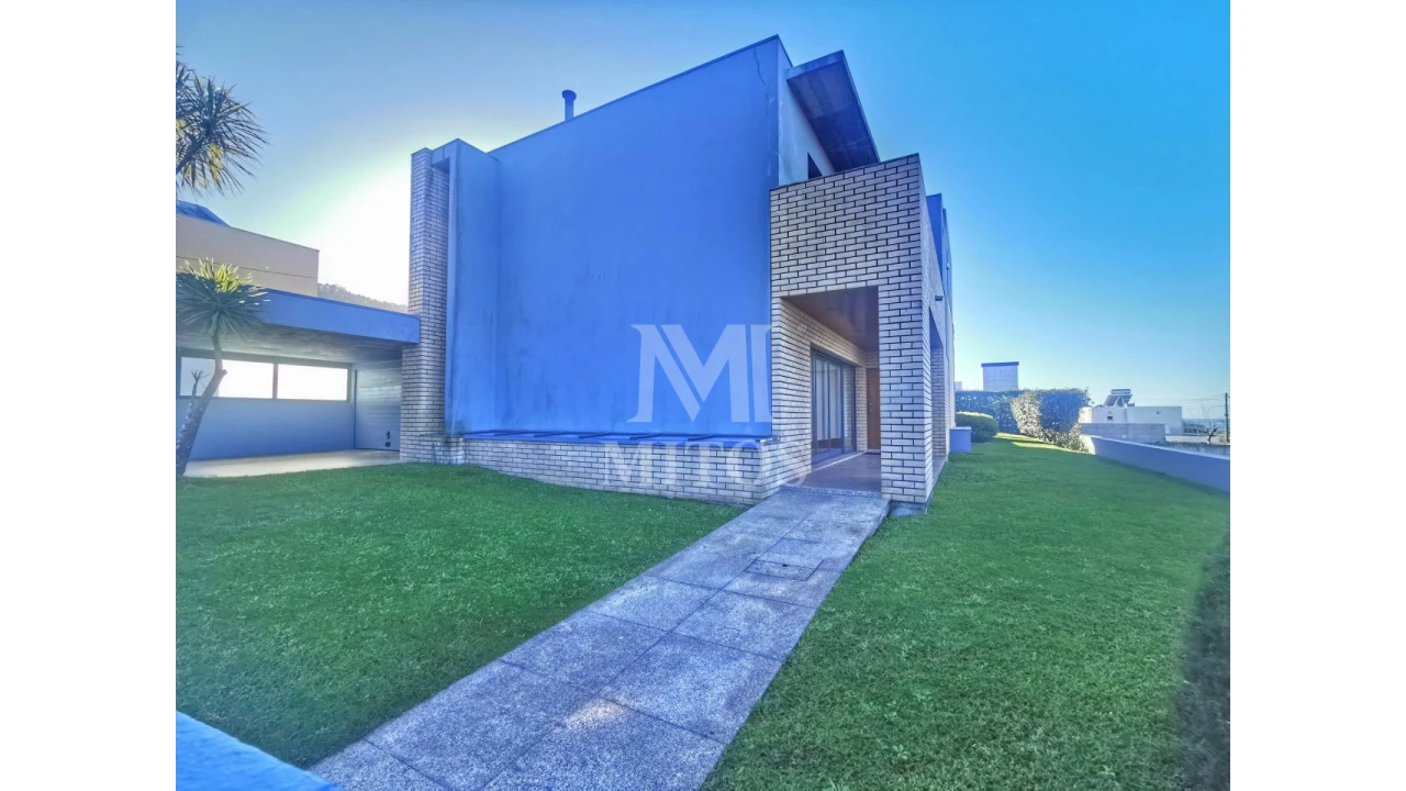 Moradia T4 para Venda em Carreço Foto 4
