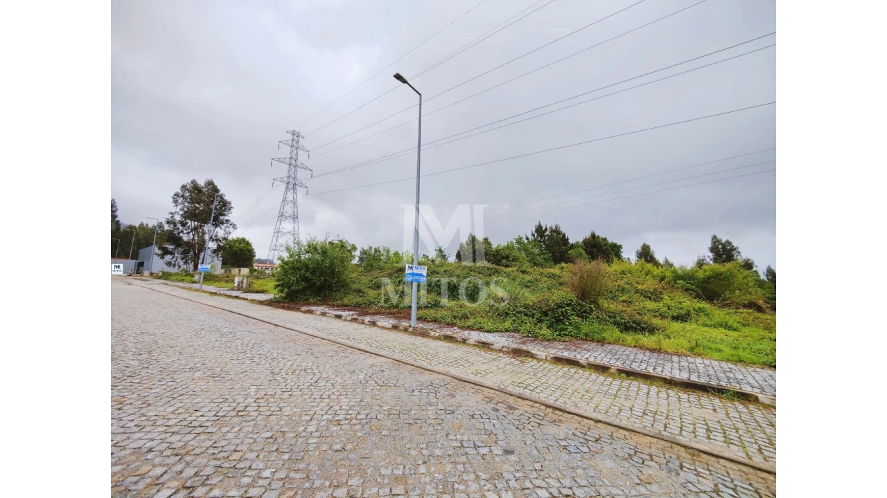 Terreno para Venda em Mujães Foto 2