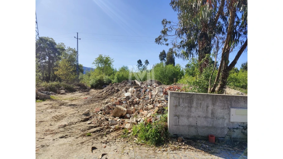 Terreno para Venda em Mujães Foto 1