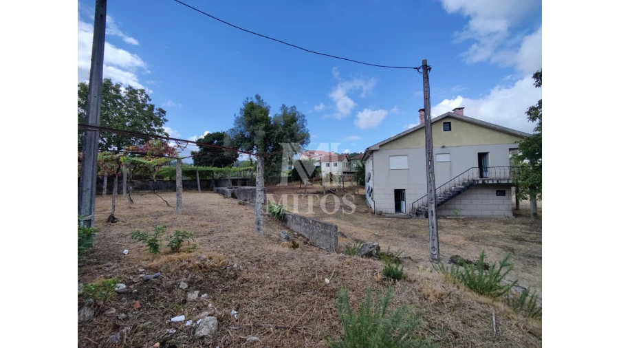 Moradia T3 para Venda em Guilhadeses e Santar Foto 8