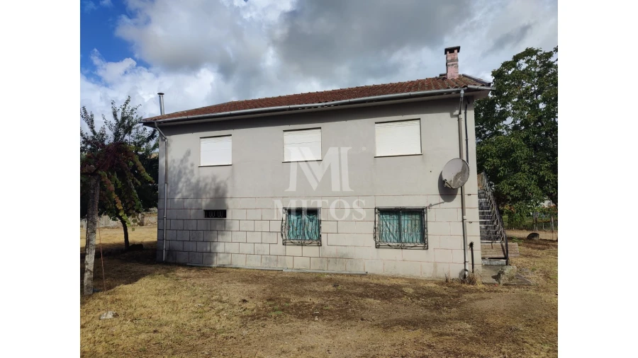 Moradia T3 para Venda em Guilhadeses e Santar Foto 4