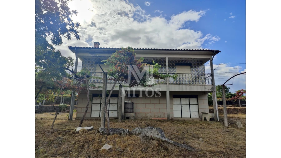 Moradia T3 para Venda em Guilhadeses e Santar Foto 1