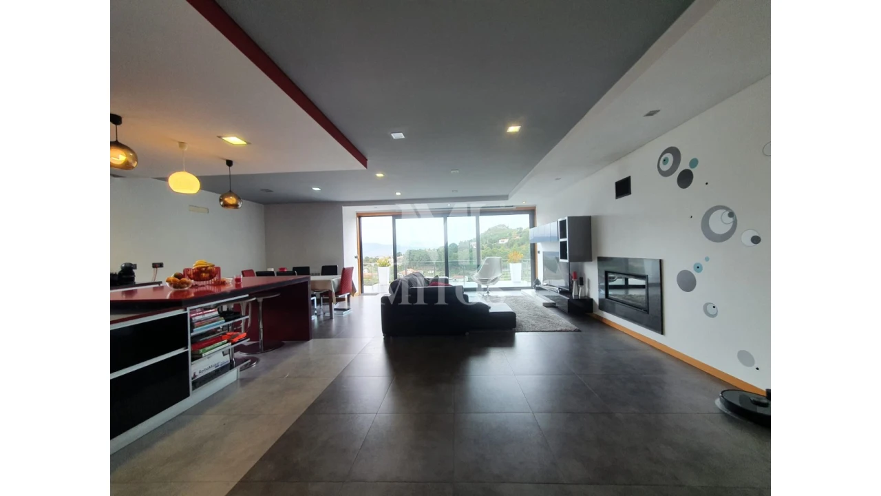 Moradia T5 para Venda em Loivo Foto 4