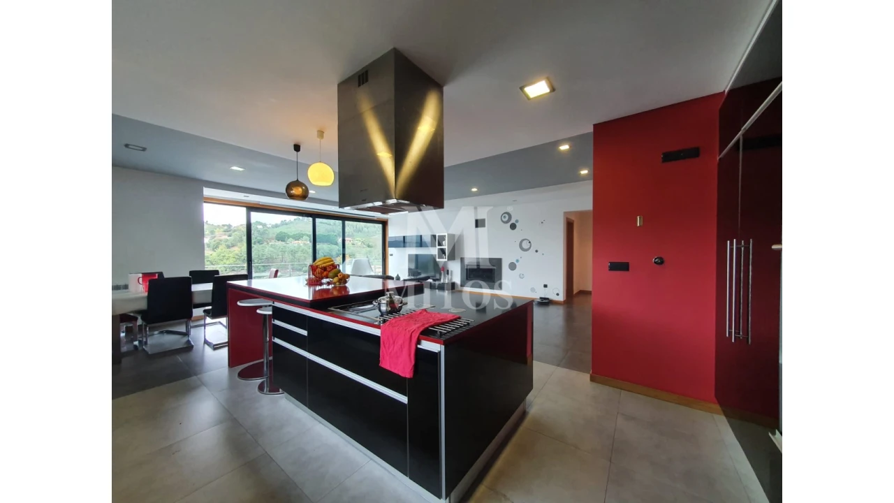 Moradia T5 para Venda em Loivo Foto 6