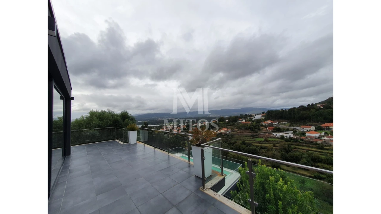 Moradia T5 para Venda em Loivo Foto 8