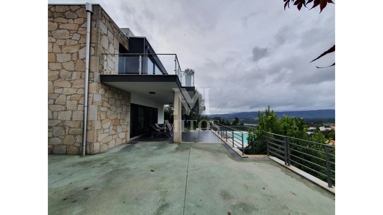 Moradia T5 para Venda em Loivo Foto 15