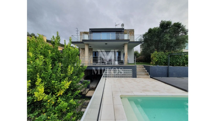 Moradia T5 para Venda em Loivo