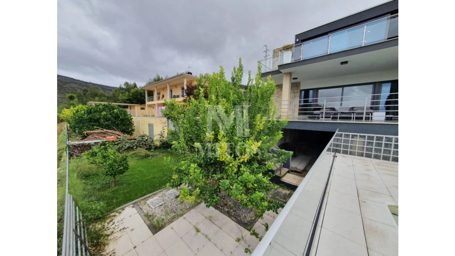 Moradia T5 para Venda em Loivo Foto 10