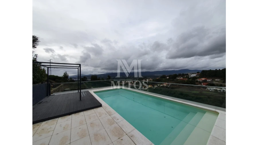 Moradia T5 para Venda em Loivo Foto 12