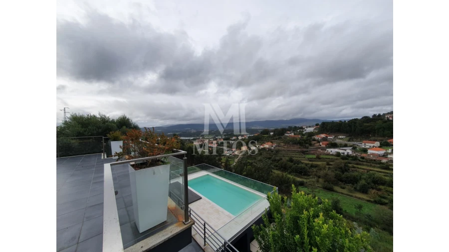 Moradia T5 para Venda em Loivo Foto 13