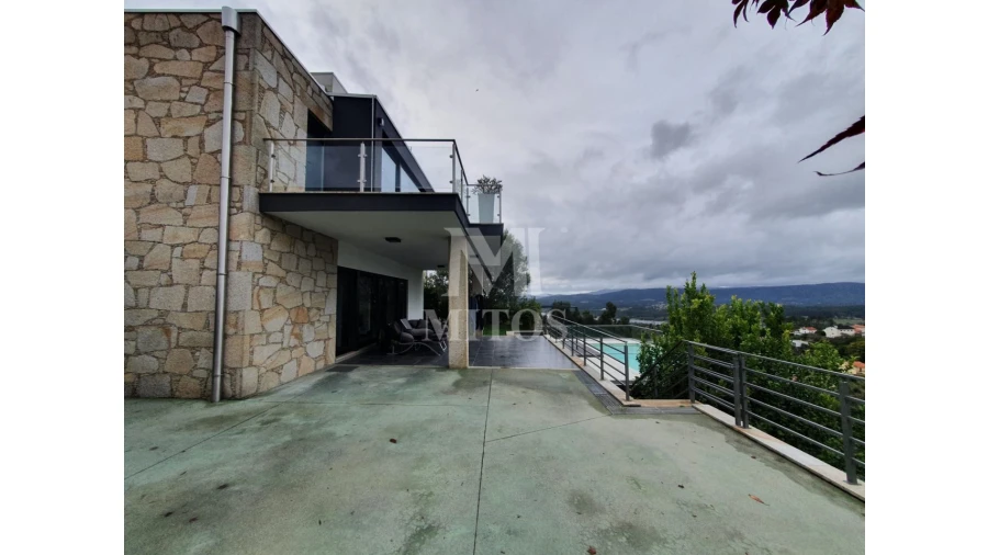 Moradia T5 para Venda em Loivo Foto 15