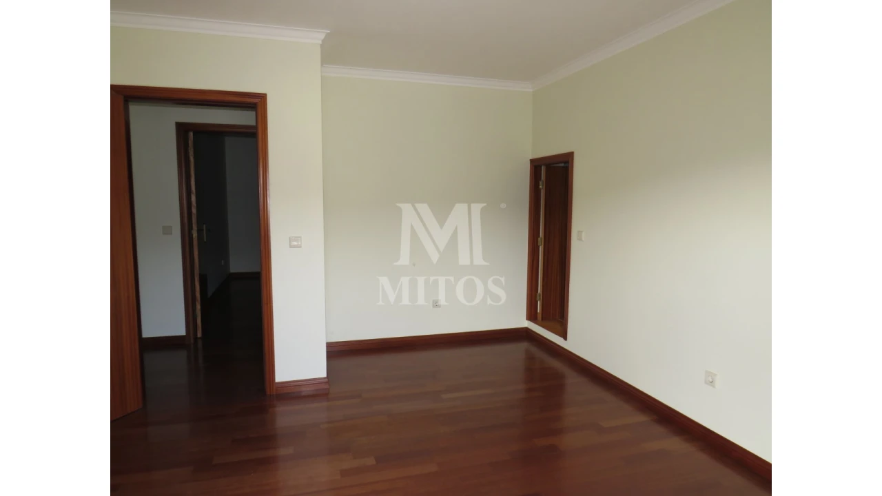 Moradia T4 para Venda em Sopo Foto 7