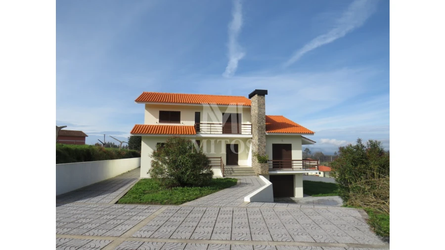 Moradia T4 para Venda em Sopo Foto 1